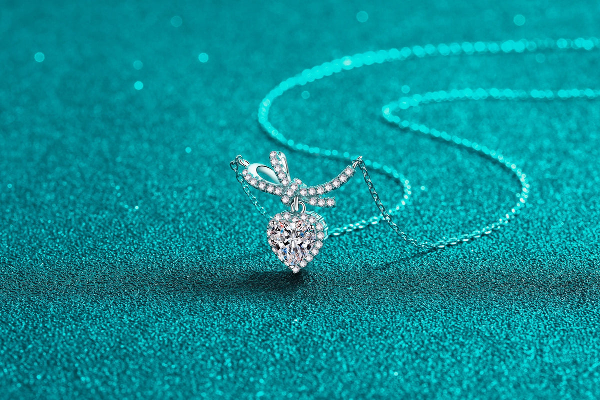 Bow and heart pendant, close up